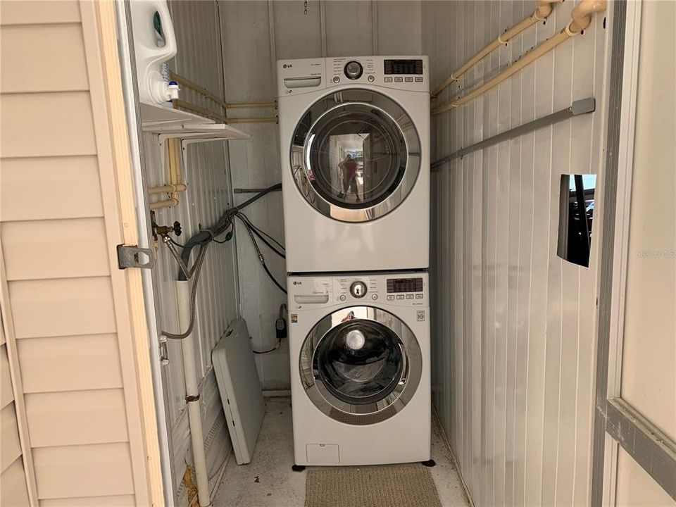 На продажу: $119,900 (2 спален, 2 ванн, 1104 Квадратных фут)