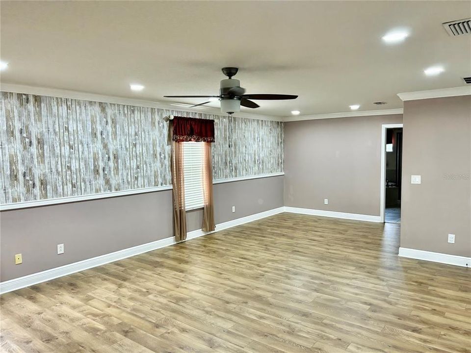Activo con contrato: $3,995 (4 camas, 3 baños, 3825 Pies cuadrados)