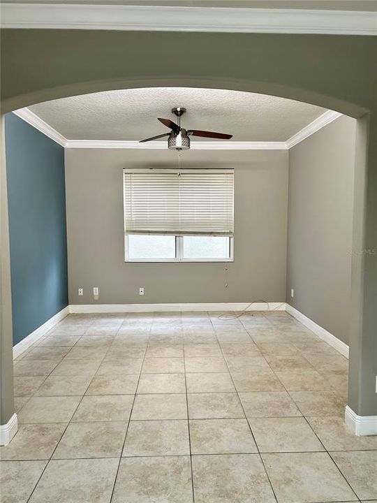 Activo con contrato: $3,995 (4 camas, 3 baños, 3825 Pies cuadrados)