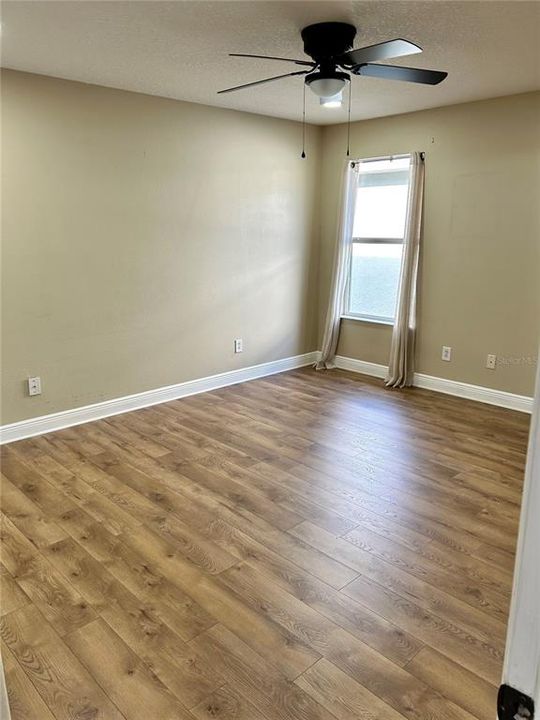 Activo con contrato: $3,995 (4 camas, 3 baños, 3825 Pies cuadrados)