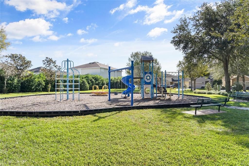 Activo con contrato: $3,995 (4 camas, 3 baños, 3825 Pies cuadrados)