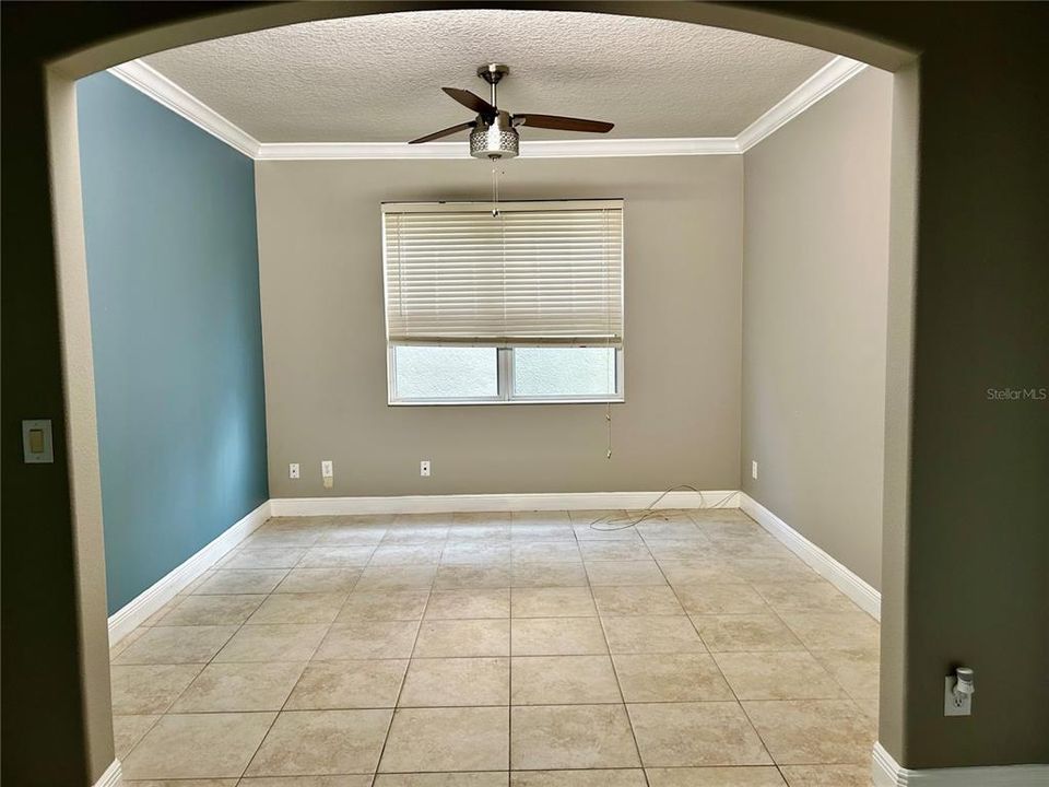 Activo con contrato: $3,995 (4 camas, 3 baños, 3825 Pies cuadrados)