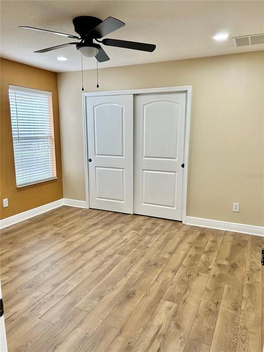 Activo con contrato: $3,995 (4 camas, 3 baños, 3825 Pies cuadrados)