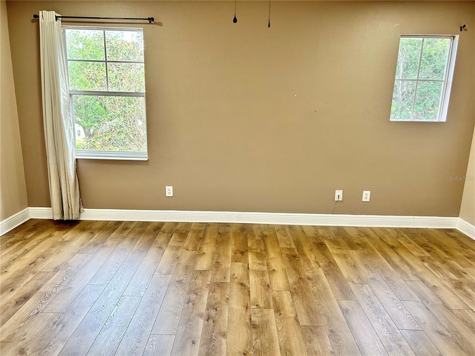 Activo con contrato: $3,995 (4 camas, 3 baños, 3825 Pies cuadrados)