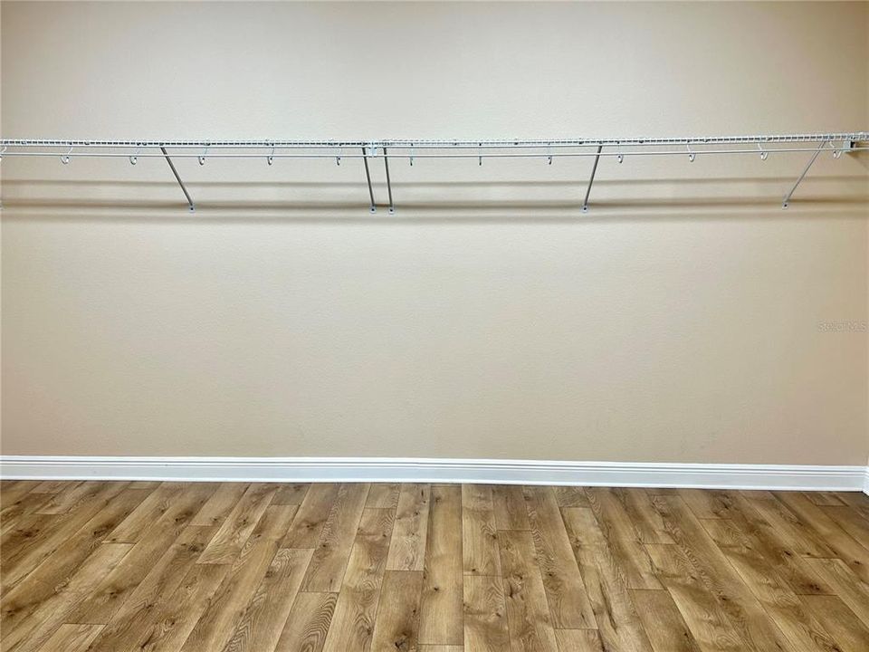 Activo con contrato: $3,995 (4 camas, 3 baños, 3825 Pies cuadrados)