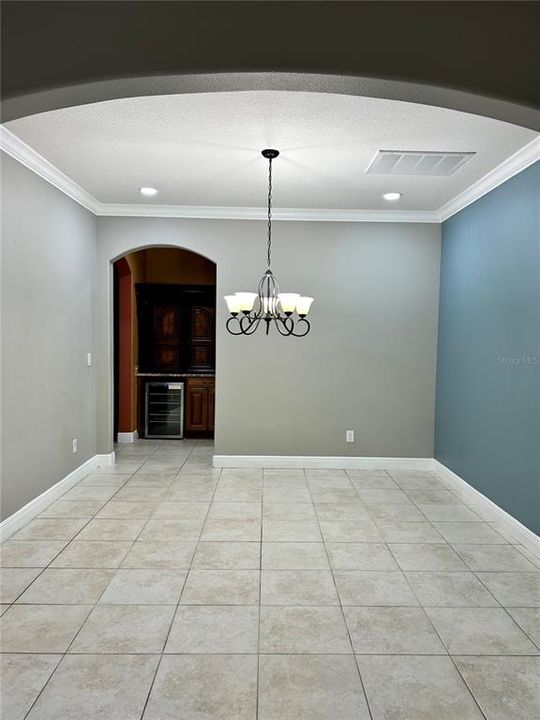 Activo con contrato: $3,995 (4 camas, 3 baños, 3825 Pies cuadrados)