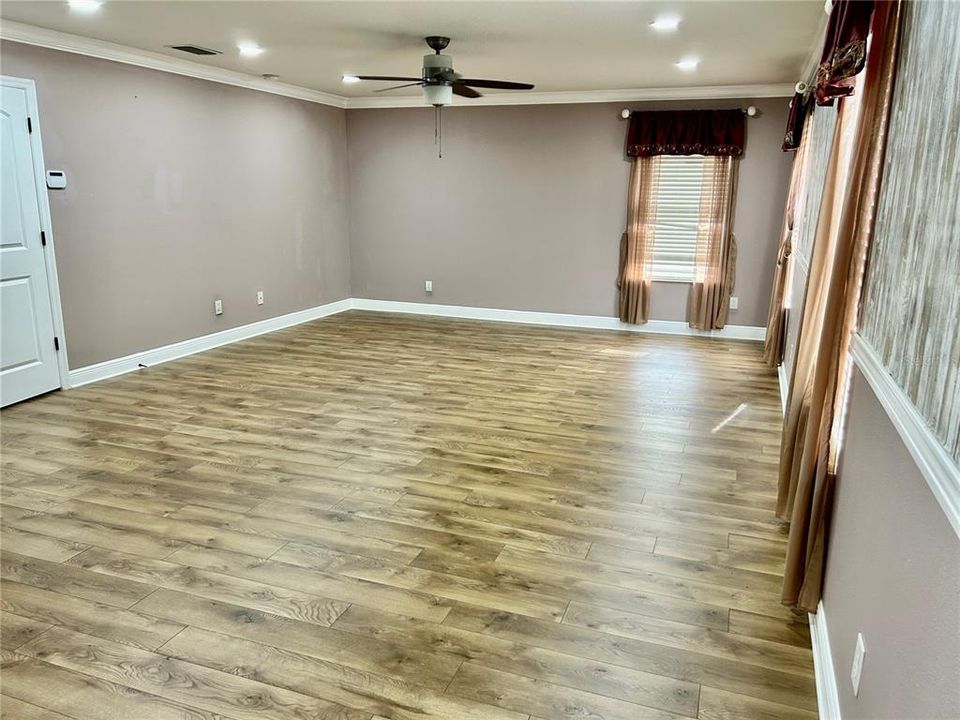 Activo con contrato: $3,995 (4 camas, 3 baños, 3825 Pies cuadrados)