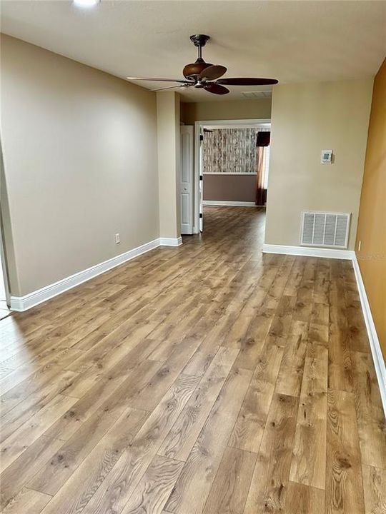 Activo con contrato: $3,995 (4 camas, 3 baños, 3825 Pies cuadrados)