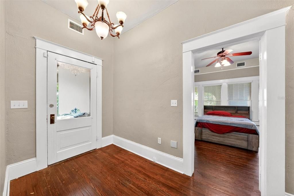 Active With Contract: $399,900 (6 beds, 3 baths, 3165 Square Feet)