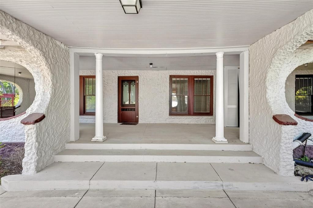 Active With Contract: $399,900 (6 beds, 3 baths, 3165 Square Feet)