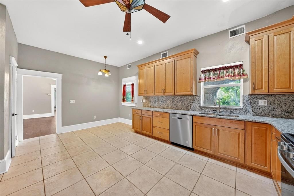 Active With Contract: $399,900 (6 beds, 3 baths, 3165 Square Feet)