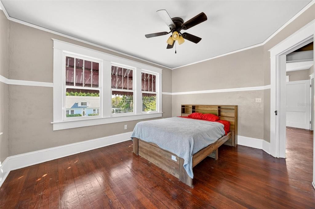 Active With Contract: $399,900 (6 beds, 3 baths, 3165 Square Feet)