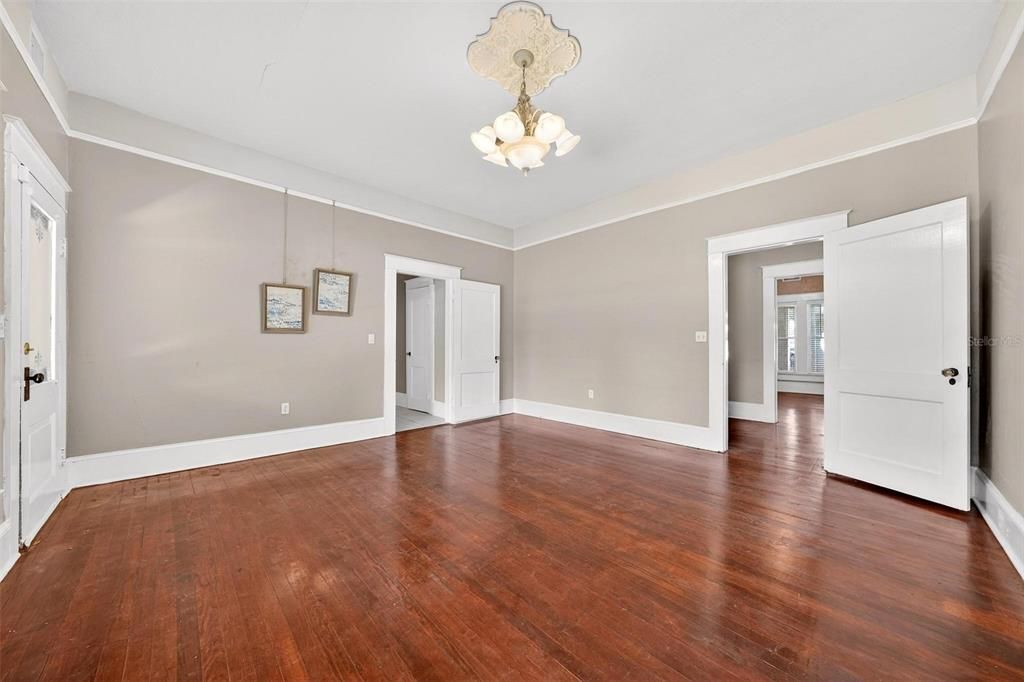 Active With Contract: $399,900 (6 beds, 3 baths, 3165 Square Feet)