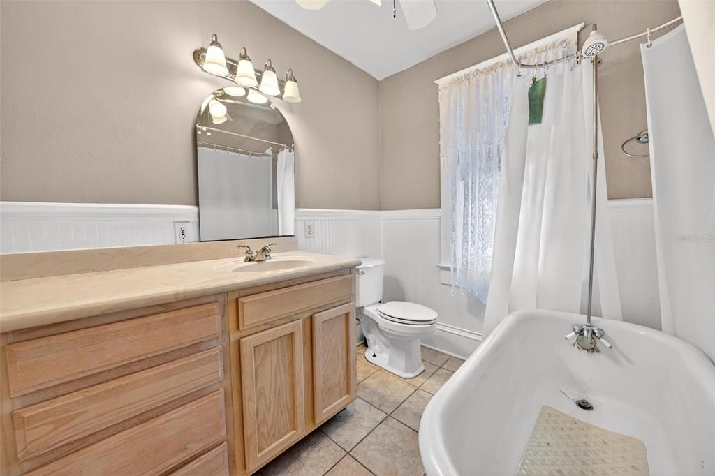 Active With Contract: $399,900 (6 beds, 3 baths, 3165 Square Feet)