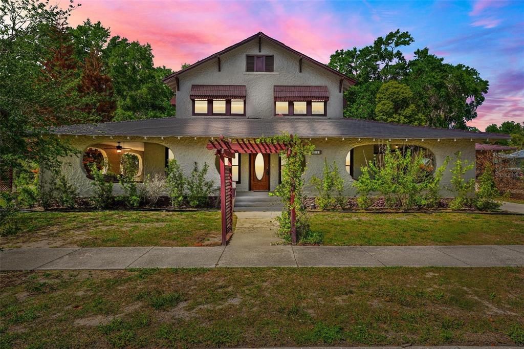 Active With Contract: $399,900 (6 beds, 3 baths, 3165 Square Feet)