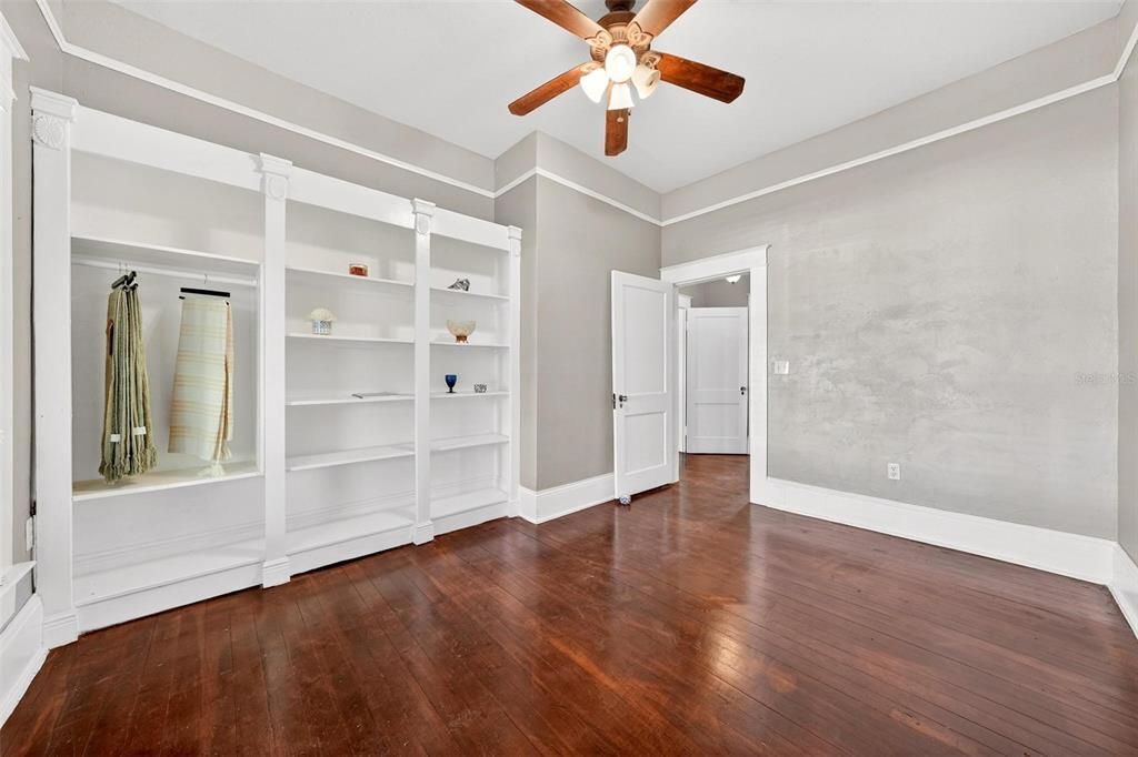 Active With Contract: $399,900 (6 beds, 3 baths, 3165 Square Feet)