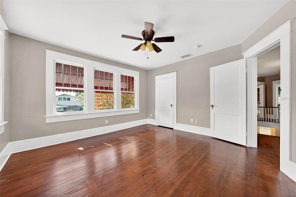 Active With Contract: $399,900 (6 beds, 3 baths, 3165 Square Feet)