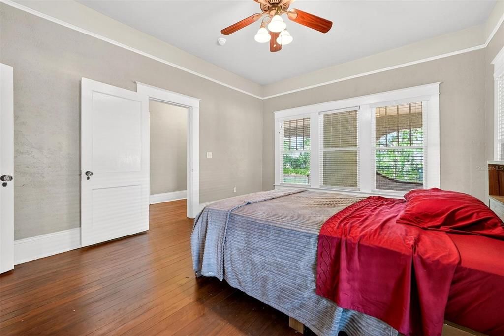 Active With Contract: $399,900 (6 beds, 3 baths, 3165 Square Feet)