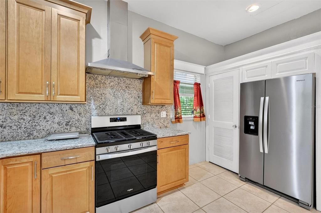 Active With Contract: $399,900 (6 beds, 3 baths, 3165 Square Feet)