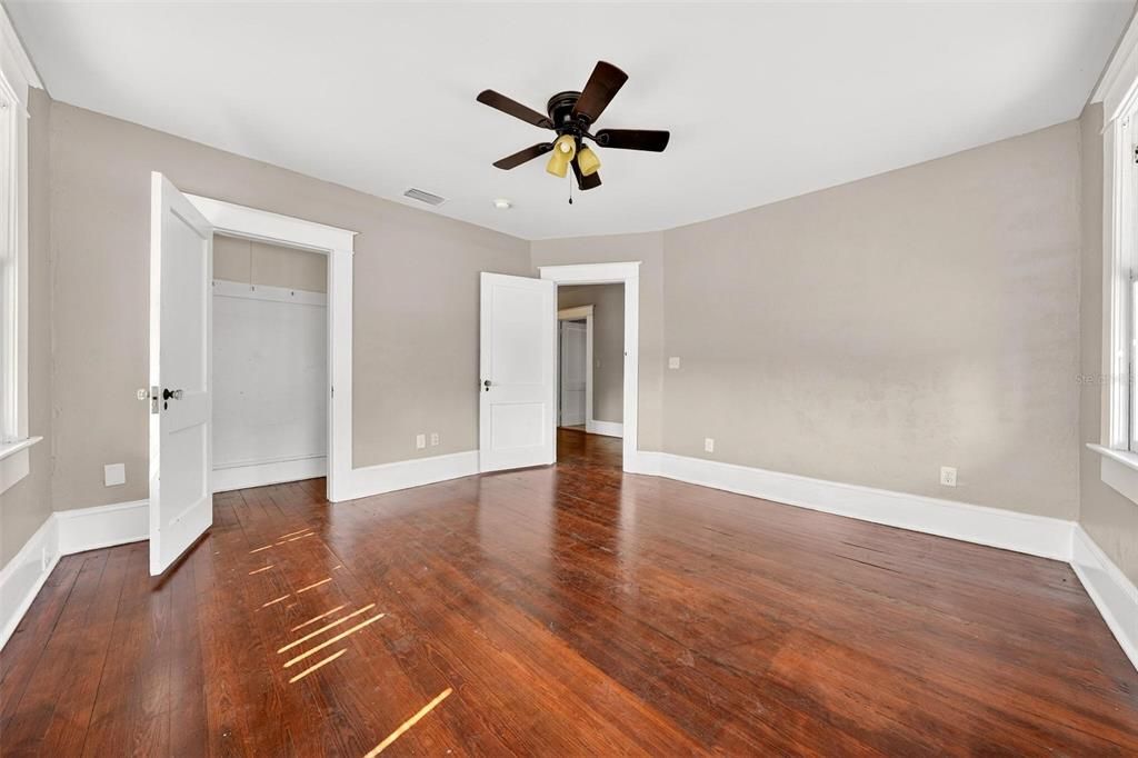 Active With Contract: $399,900 (6 beds, 3 baths, 3165 Square Feet)