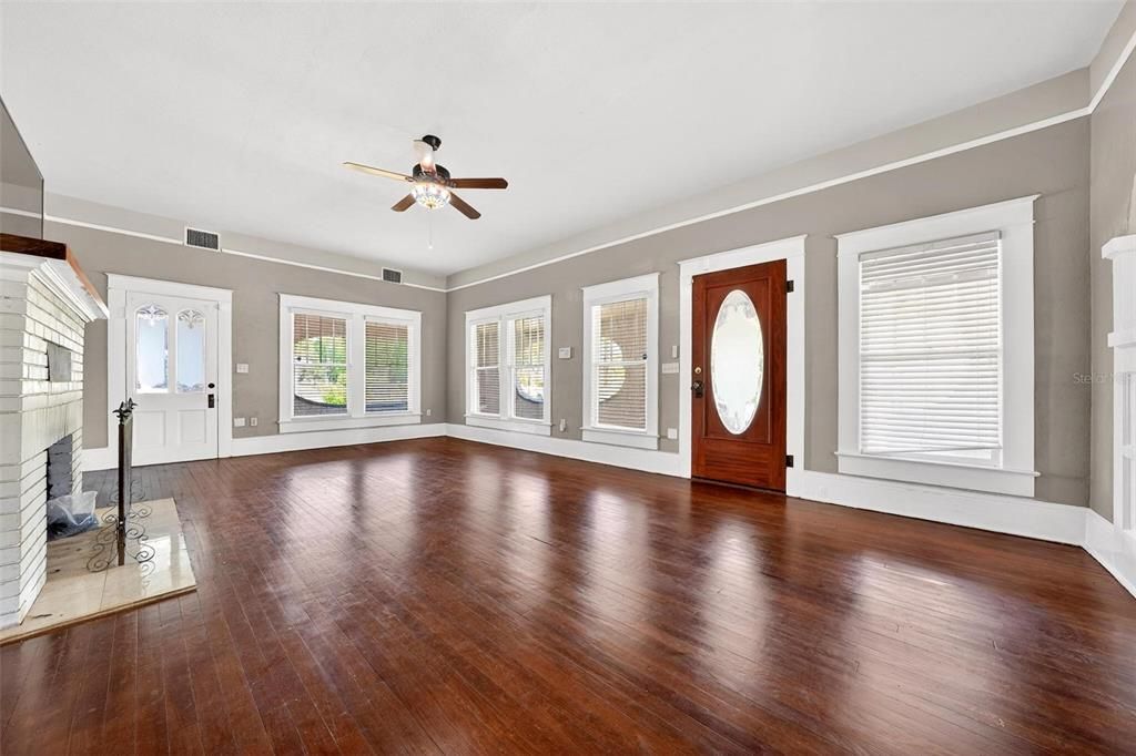 Active With Contract: $399,900 (6 beds, 3 baths, 3165 Square Feet)