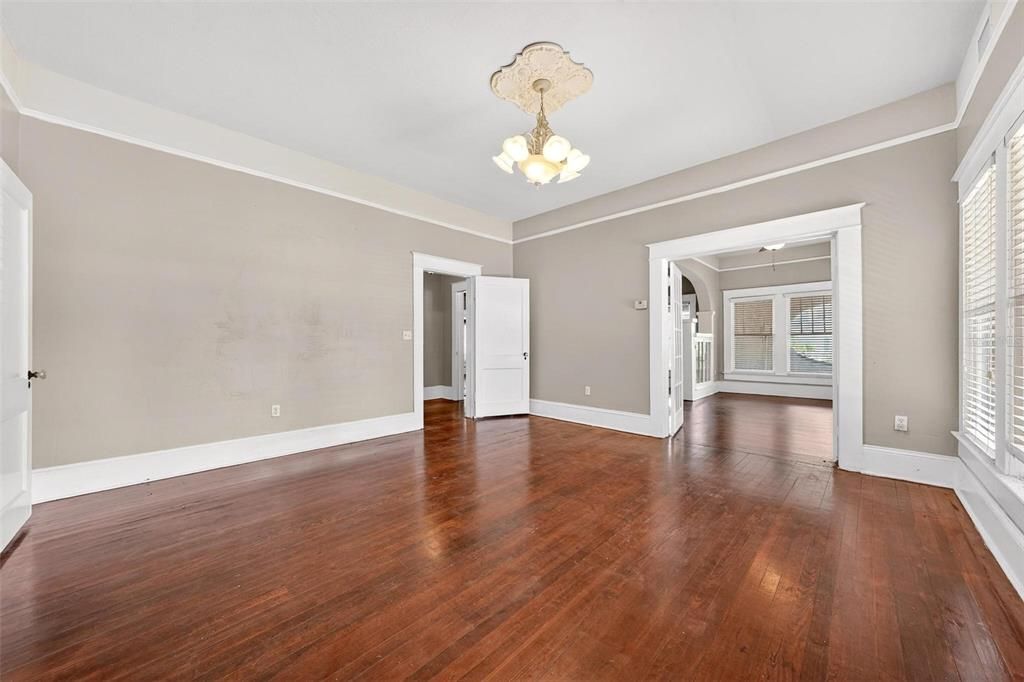 Active With Contract: $399,900 (6 beds, 3 baths, 3165 Square Feet)