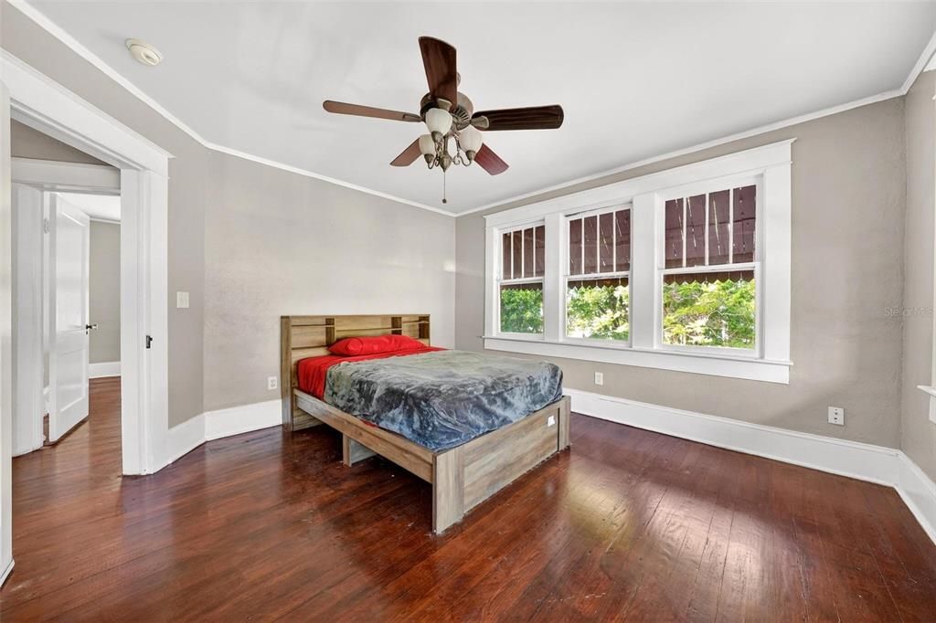 Active With Contract: $399,900 (6 beds, 3 baths, 3165 Square Feet)