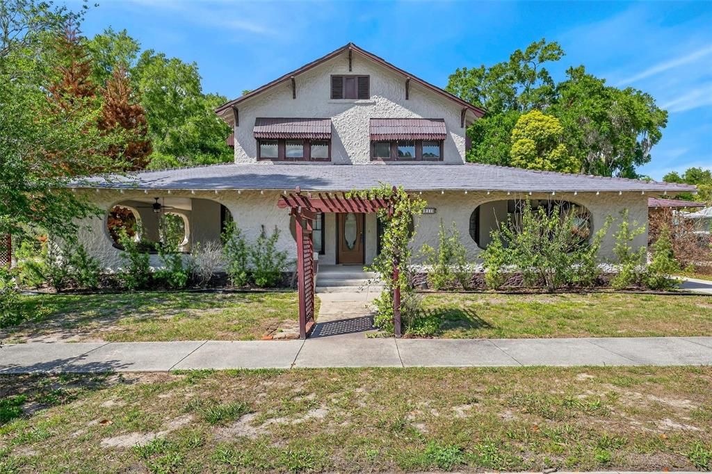 Active With Contract: $399,900 (6 beds, 3 baths, 3165 Square Feet)