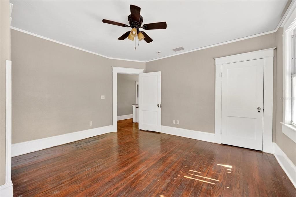 Active With Contract: $399,900 (6 beds, 3 baths, 3165 Square Feet)