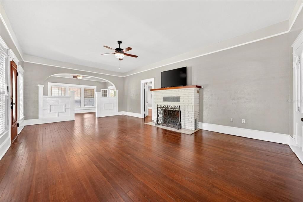Active With Contract: $399,900 (6 beds, 3 baths, 3165 Square Feet)