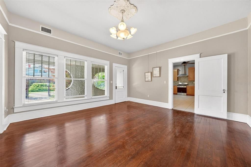 Active With Contract: $399,900 (6 beds, 3 baths, 3165 Square Feet)