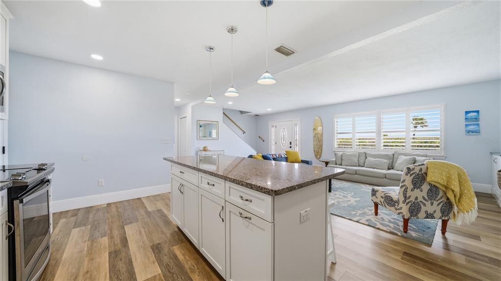 En Venta: $1,199,000 (4 camas, 3 baños, 1946 Pies cuadrados)