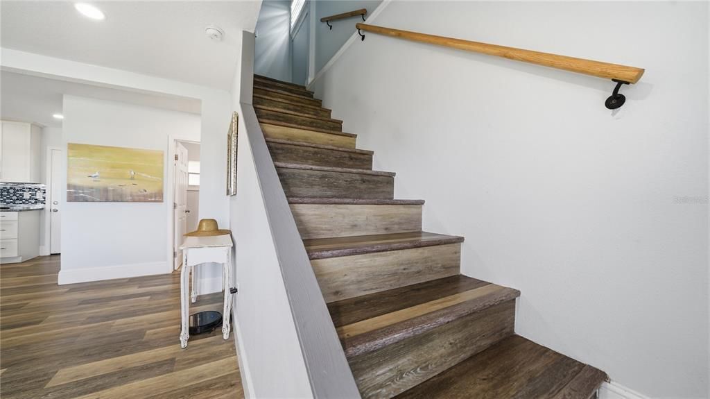 En Venta: $1,199,000 (4 camas, 3 baños, 1946 Pies cuadrados)