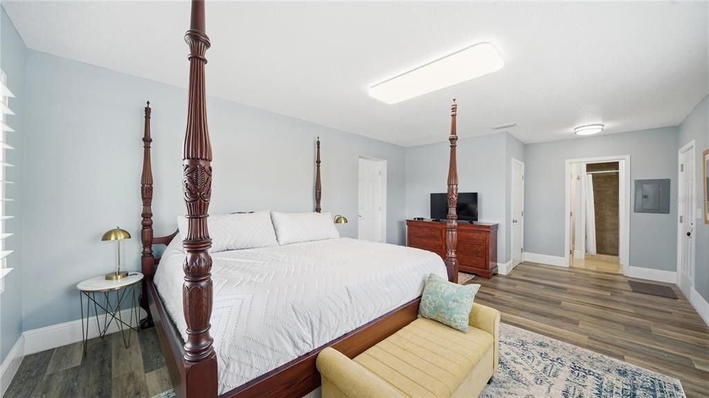 En Venta: $1,199,000 (4 camas, 3 baños, 1946 Pies cuadrados)
