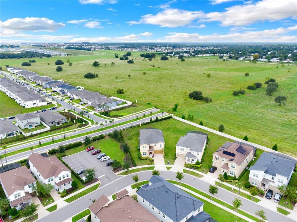 Activo con contrato: $789,900 (9 camas, 6 baños, 4363 Pies cuadrados)