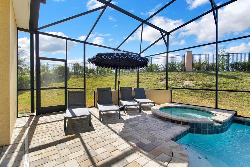 Activo con contrato: $789,900 (9 camas, 6 baños, 4363 Pies cuadrados)