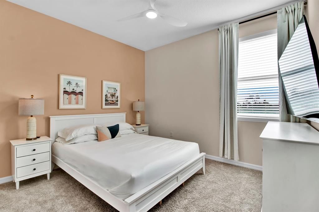 Activo con contrato: $789,900 (9 camas, 6 baños, 4363 Pies cuadrados)