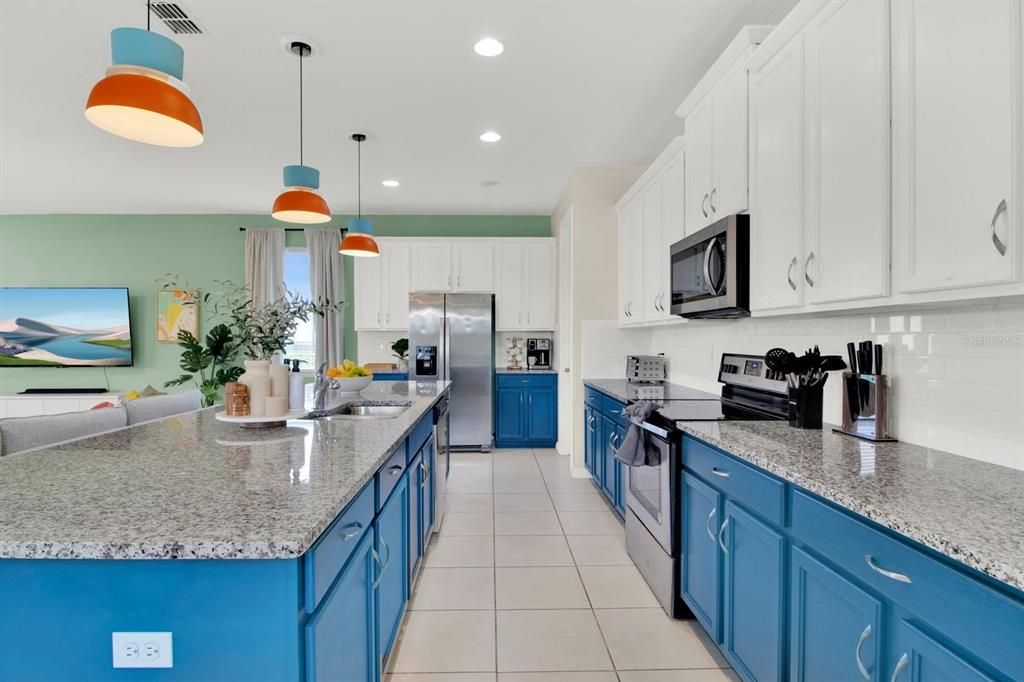 Activo con contrato: $789,900 (9 camas, 6 baños, 4363 Pies cuadrados)