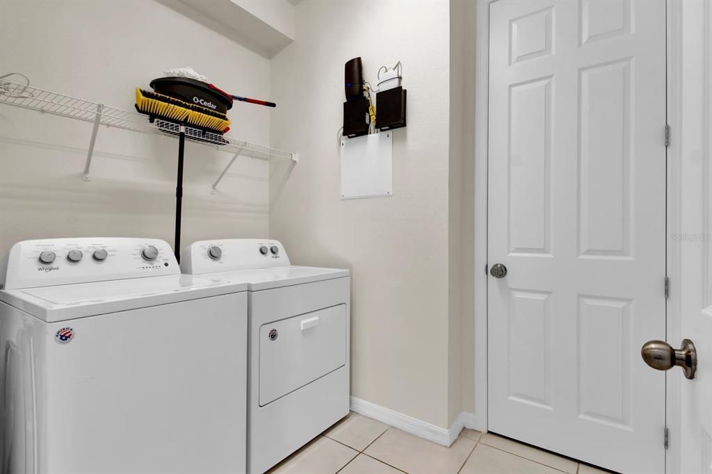 Activo con contrato: $789,900 (9 camas, 6 baños, 4363 Pies cuadrados)