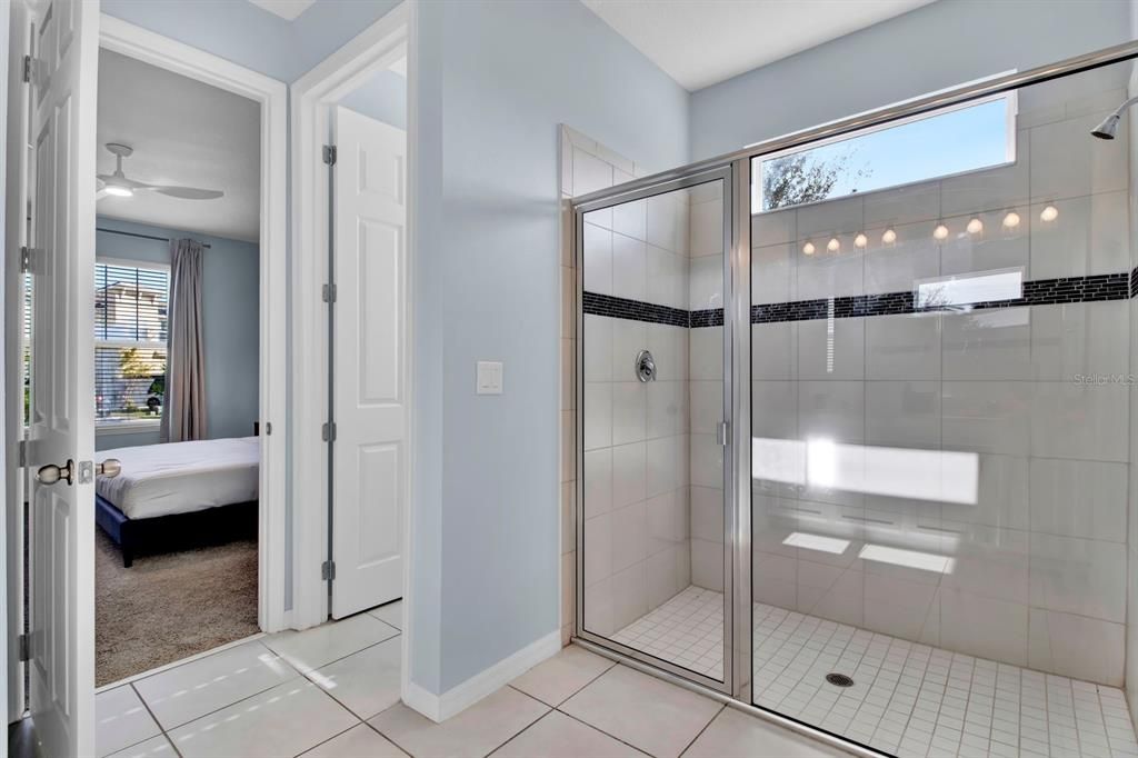 Activo con contrato: $789,900 (9 camas, 6 baños, 4363 Pies cuadrados)