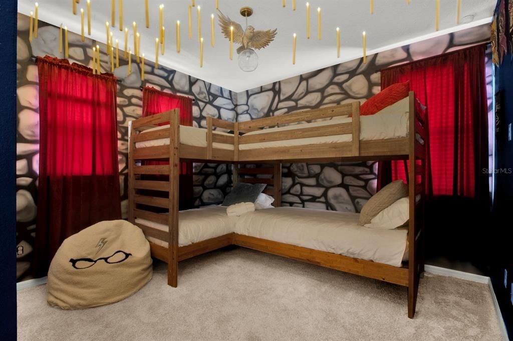 Activo con contrato: $789,900 (9 camas, 6 baños, 4363 Pies cuadrados)