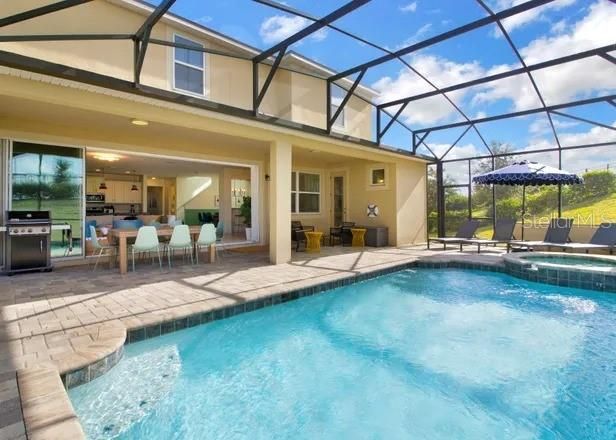 Activo con contrato: $789,900 (9 camas, 6 baños, 4363 Pies cuadrados)