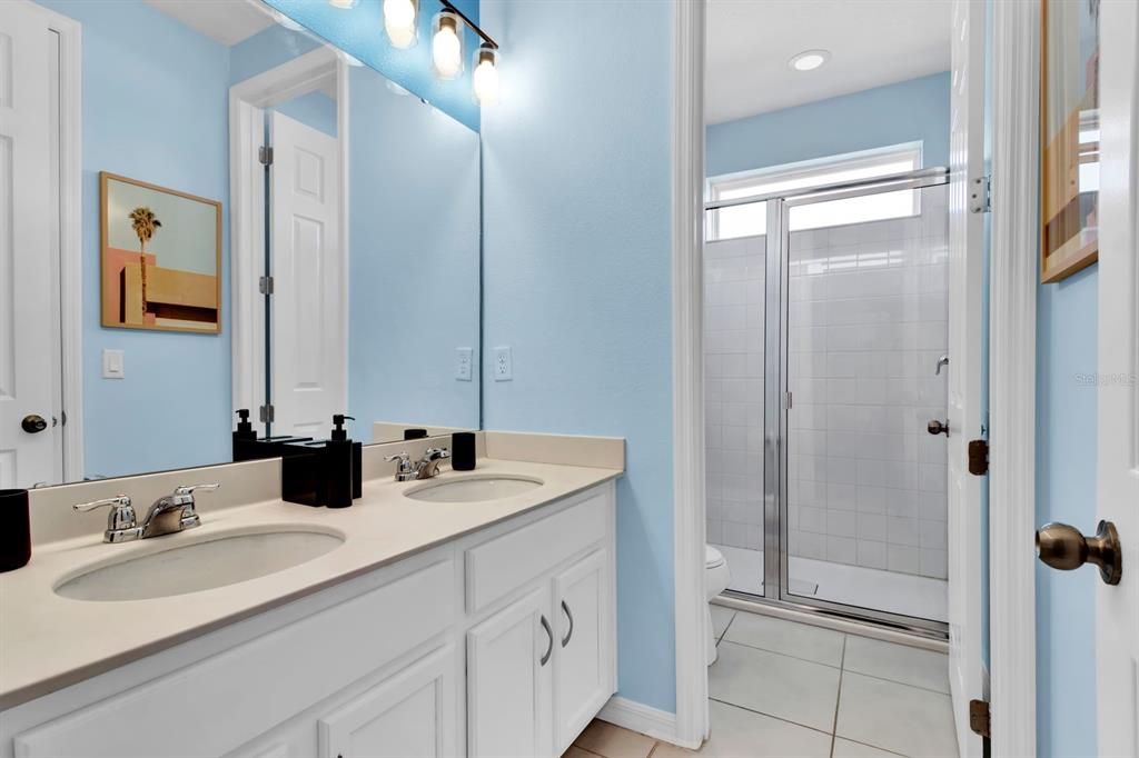Activo con contrato: $789,900 (9 camas, 6 baños, 4363 Pies cuadrados)