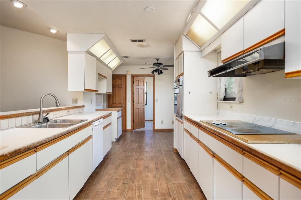En Venta: $280,000 (3 camas, 3 baños, 1854 Pies cuadrados)
