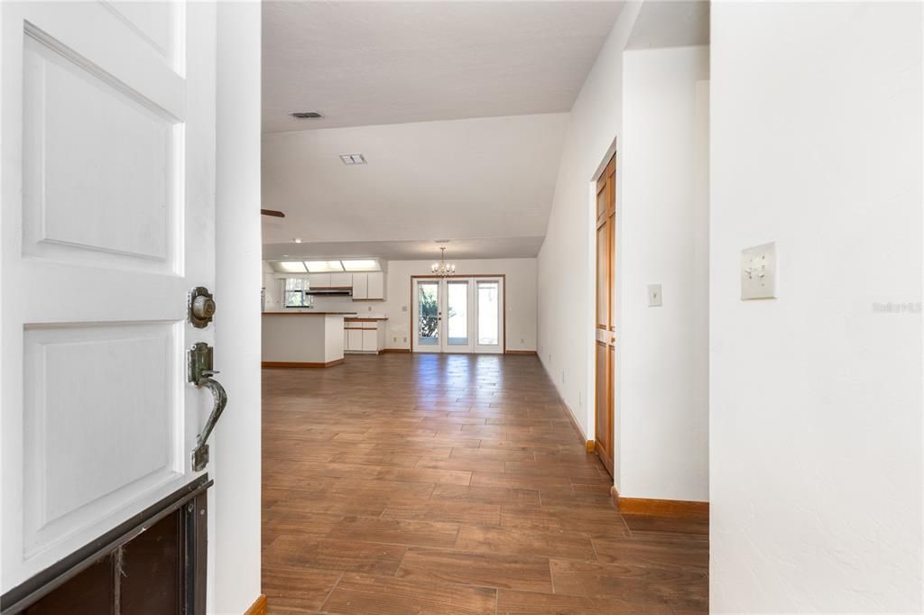 En Venta: $280,000 (3 camas, 3 baños, 1854 Pies cuadrados)