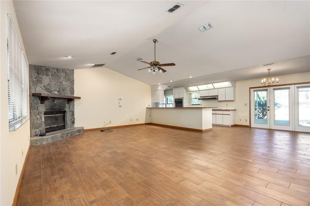 En Venta: $280,000 (3 camas, 3 baños, 1854 Pies cuadrados)