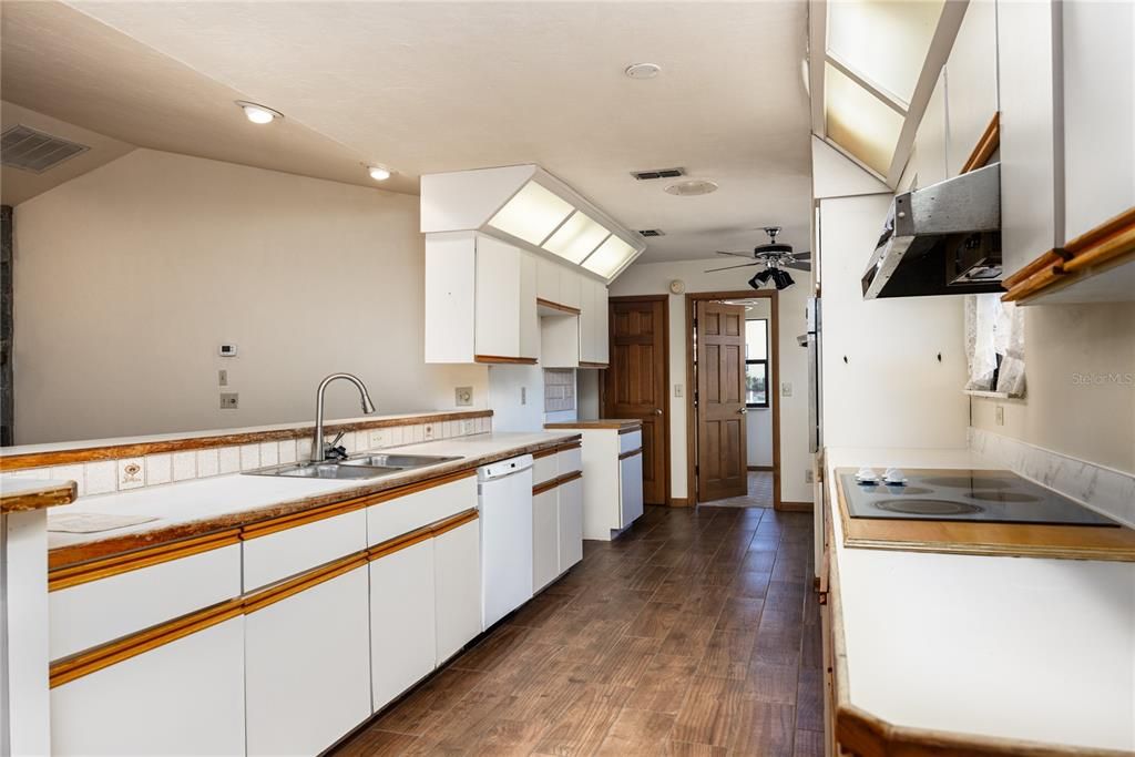 En Venta: $280,000 (3 camas, 3 baños, 1854 Pies cuadrados)