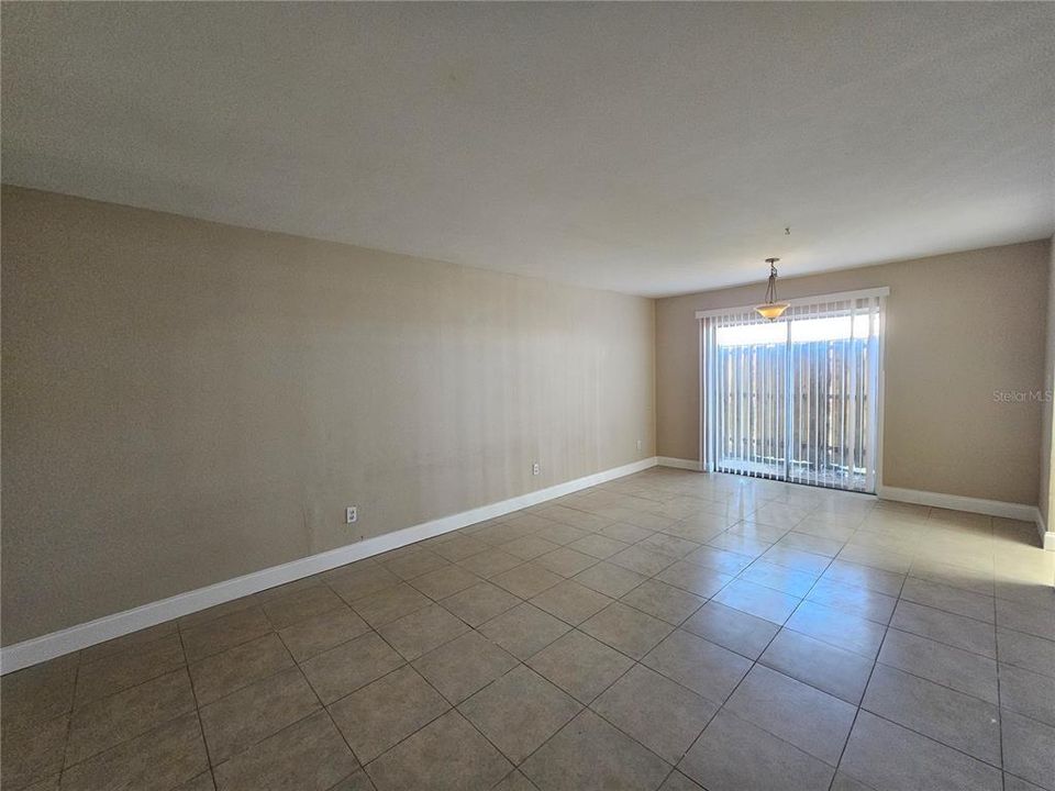 For Rent: $1,250 (1 beds, 1 baths, 700 Square Feet)