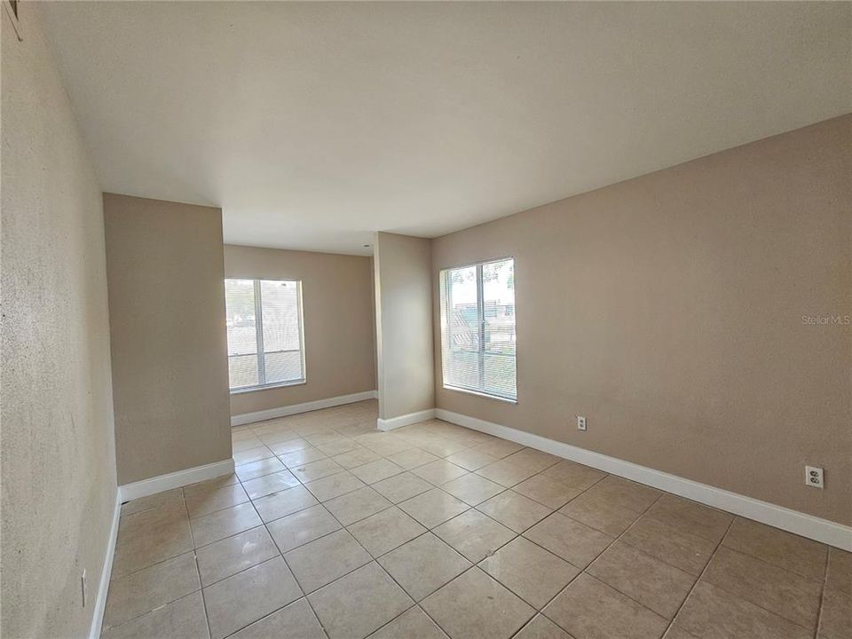 For Rent: $1,250 (1 beds, 1 baths, 700 Square Feet)
