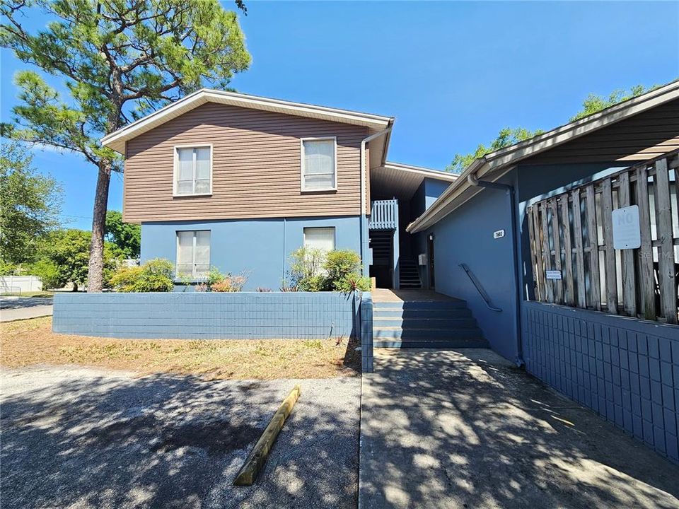 For Rent: $1,250 (1 beds, 1 baths, 700 Square Feet)